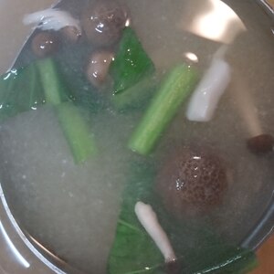 ５分！小松菜&シメジ❤おろし生姜入りの味噌汁♪